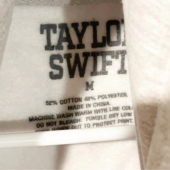 Taylor Swift Size Medium Grey Im Feeling 22 Hooded Pullover Graphic Sweatshirt - Picture 3 of 5